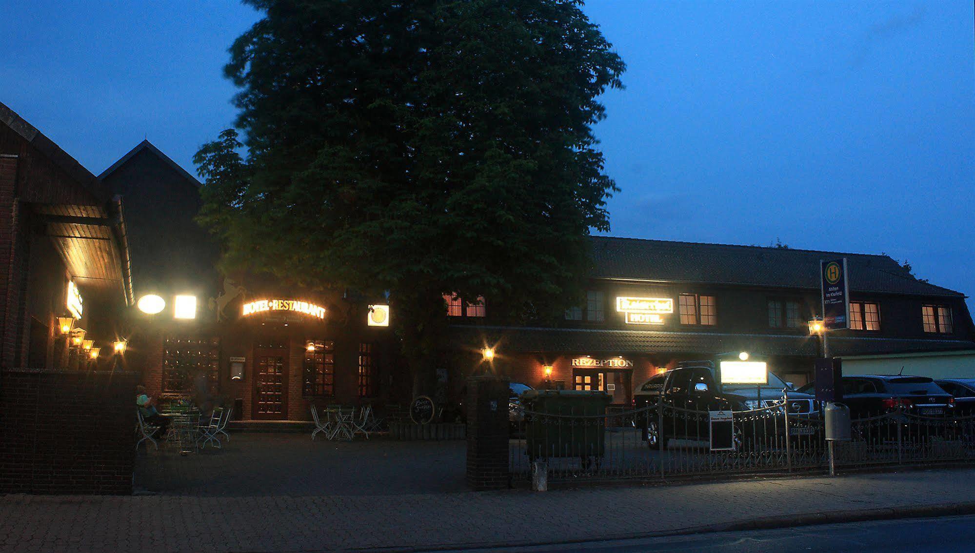 Hotel Kaiserhof Lehrte Exteriör bild